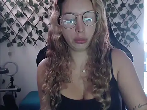Snapshot of jeiana4u chatting on April 29, 5:30 pm jeiana4u online show from April 29, 5:30 pm