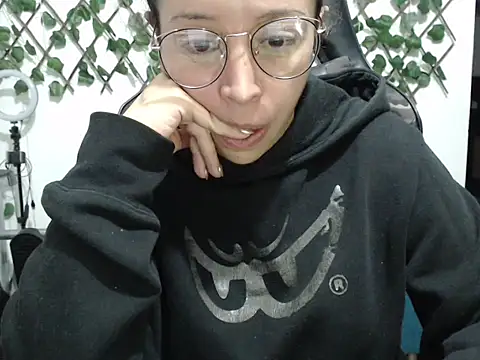 Snapshot of jeiana4u chatting on May 4, 2:40 am jeiana4u online show from May 4, 2:40 am