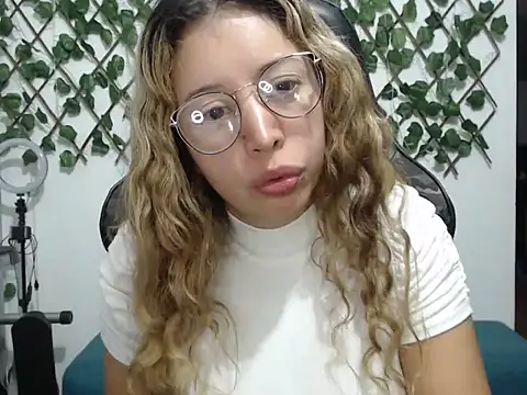 Snapshot of jeiana4u chatting on May 11, 4:18 am jeiana4u online show from May 11, 4:18 am