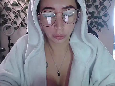 Snapshot of jeiana4u chatting on May 15, 6:04 pm jeiana4u online show from May 15, 6:04 pm