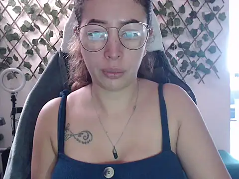 Snapshot of jeiana4u chatting on May 18, 5:08 pm jeiana4u online show from May 18, 5:08 pm
