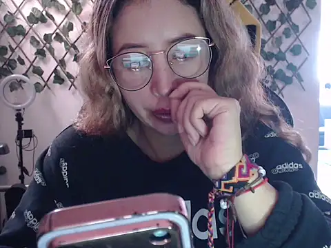 Snapshot of jeiana4u chatting on May 22, 6:35 pm jeiana4u online show from May 22, 6:35 pm