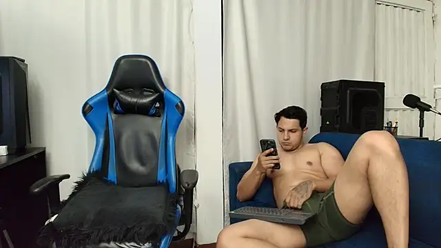 Snapshot of hott_dicks chatting on July 5, 1:34 am hott dicks online show from July 5, 1:34 am