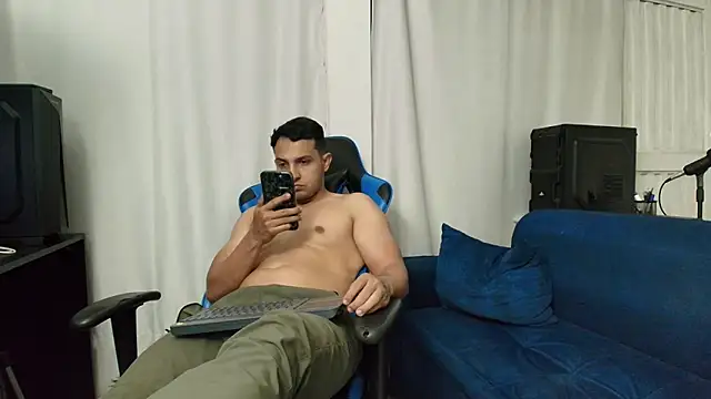 Snapshot of hott_dicks chatting on July 14, 1:41 am hott dicks online show from July 14, 1:41 am