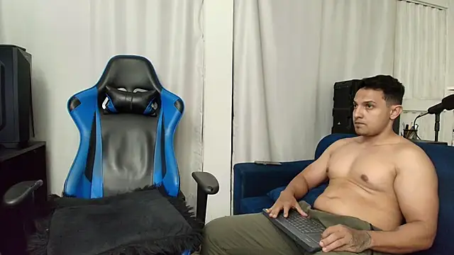 Snapshot of hott_dicks chatting on July 19, 1:31 am hott dicks online show from July 19, 1:31 am
