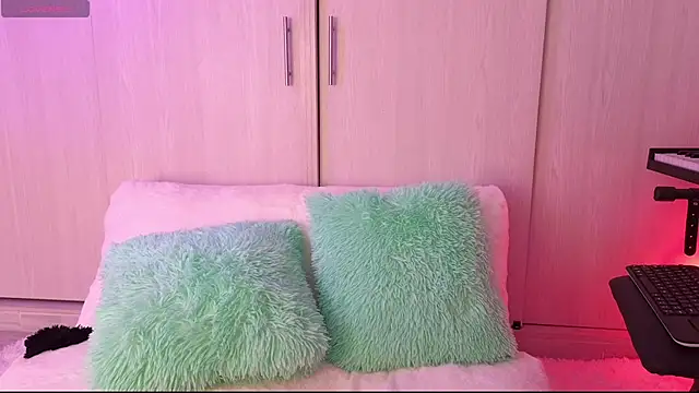 Snapshot of Yues050600 chatting on December 21, 12:31 am Yues050600 online show from December 21, 12:31 am