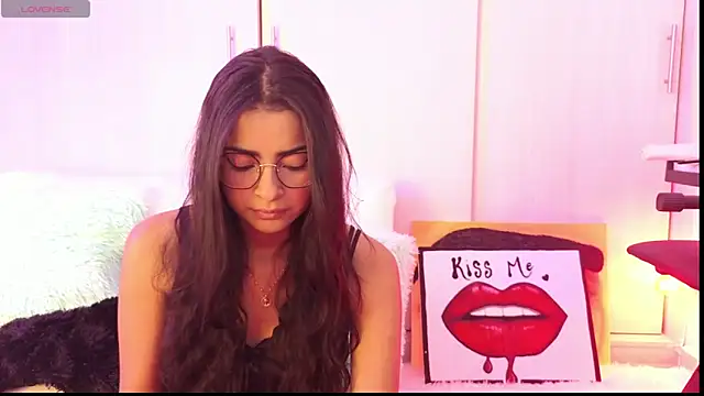 Snapshot of Yues050600 chatting on January 19, 12:17 am Yues050600 online show from January 19, 12:17 am