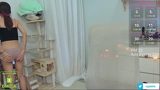 Snapshot of littlemiilk chatting on February 4, 7:47 am littlemiilk online show from February 4, 7:47 am
