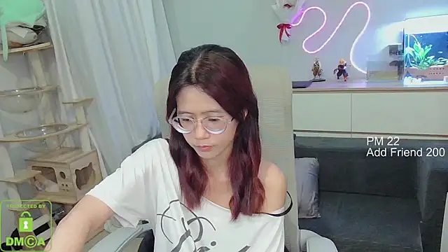 Snapshot of littlemiilk chatting on May 18, 8:31 am littlemiilk online show from May 18, 8:31 am