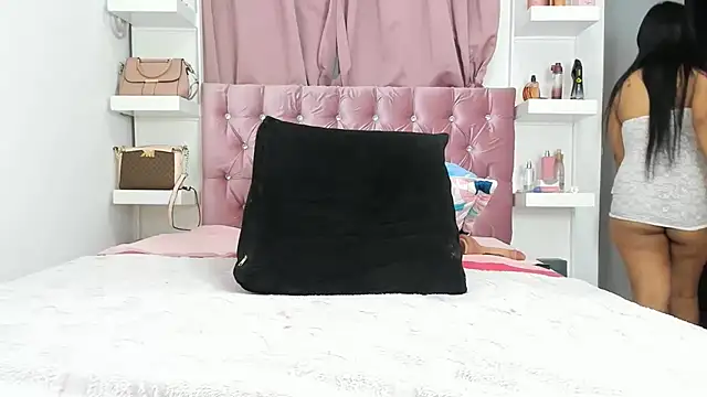 Snapshot of canela_wet chatting on March 15, 2:12 pm canela wet online show from March 15, 2:12 pm
