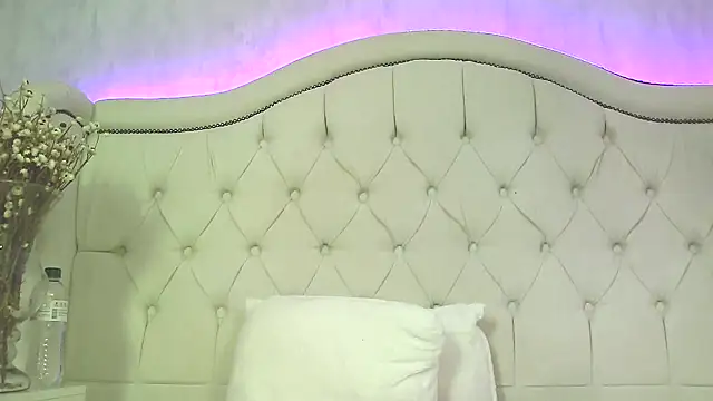 Snapshot of carolinesampaio chatting on November 15, 11:18 am carolinesampaio online show from November 15, 11:18 am