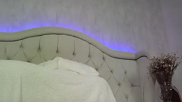 Snapshot of carolinesampaio chatting on February 1, 9:08 am carolinesampaio online show from February 1, 9:08 am