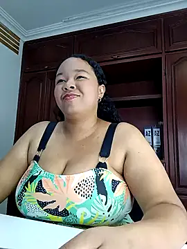 Snapshot of XMara chatting on January 13, 8:26 pm XMara online show from January 13, 8:26 pm