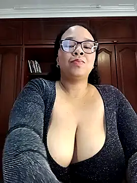 Snapshot of XMara chatting on February 3, 7:42 pm XMara online show from February 3, 7:42 pm