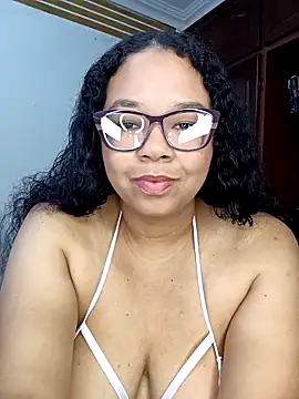 Snapshot of XMara chatting on February 13, 8:03 pm XMara online show from February 13, 8:03 pm