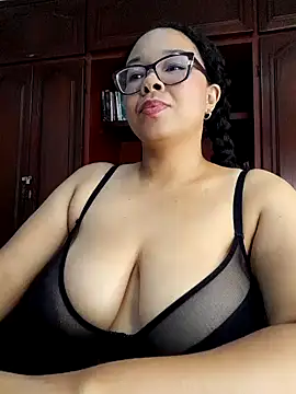 Snapshot of XMara chatting on February 26, 10:53 pm XMara online show from February 26, 10:53 pm