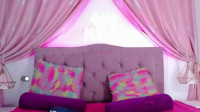 Snapshot of SexyJuliii21 chatting on December 19, 2:56 am SexyJuliii21 online show from December 19, 2:56 am
