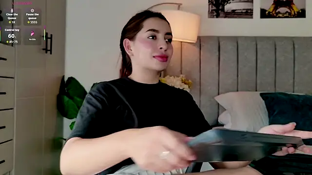 caralella online show from March 17, 9:18 pm