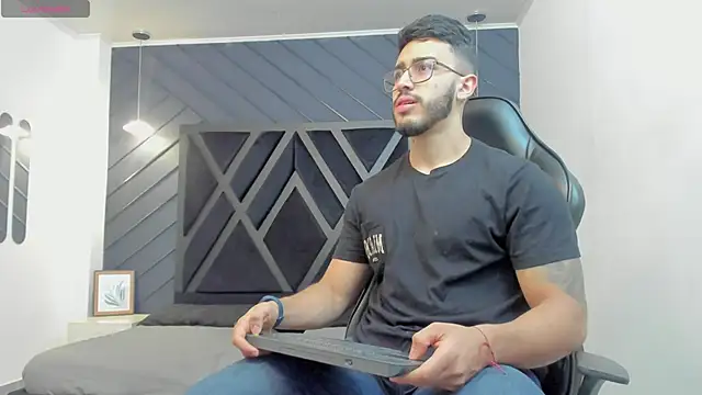 Liam Kleiin online show from November 13, 11:20 am