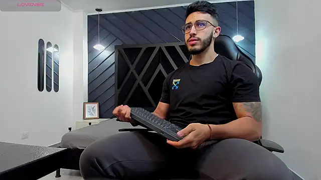 Liam Kleiin online show from November 19, 11:32 am