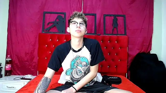  Thomas hot  online show from February 13, 7:42 pm