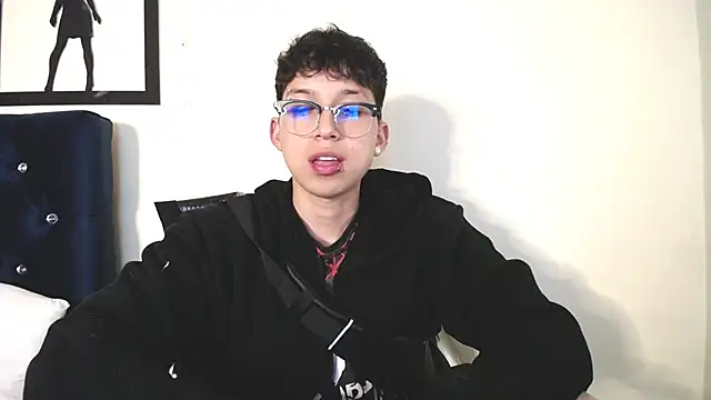  Thomas hot  online show from October 24, 1:35 am