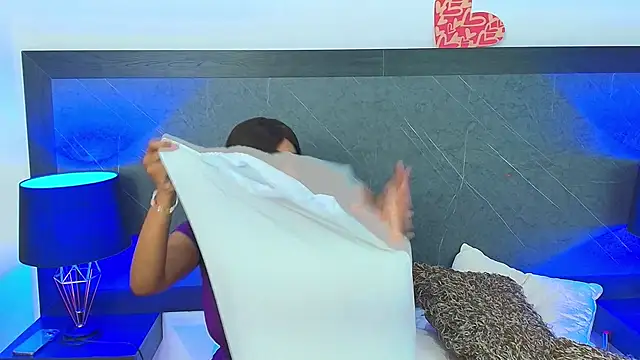 charlottebrowns  online show from February 21, 12:06 pm