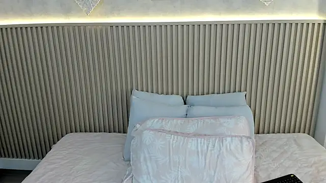 charlottebrowns  online show from February 14, 12:46 pm