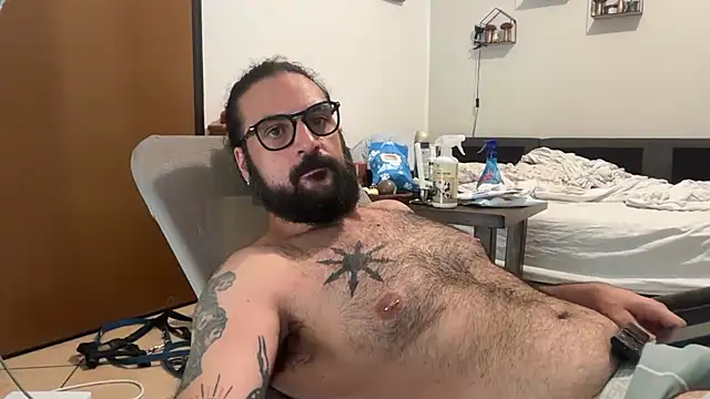 Snapshot of beardo85 chatting on June 27, 6:07 am beardo85 online show from June 27, 6:07 am