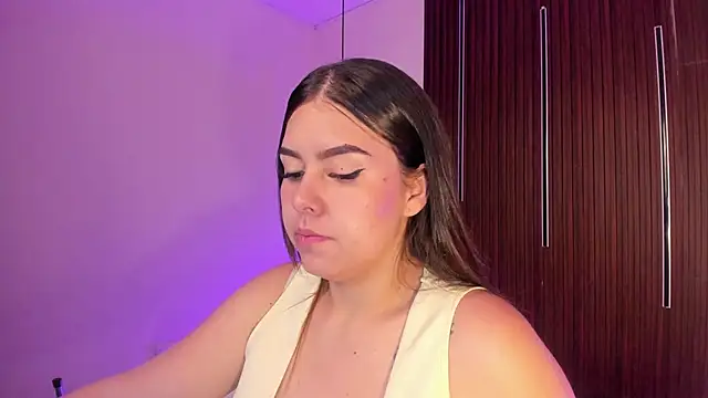 ArianaBaker online show from May 18, 1:28 pm