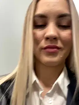 Snapshot of DreamGirl-777 chatting on December 2, 4:20 am DreamGirl-777 online show from December 2, 4:20 am