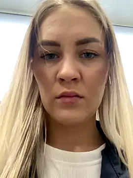 Snapshot of DreamGirl-777 chatting on December 3, 5:42 am DreamGirl-777 online show from December 3, 5:42 am