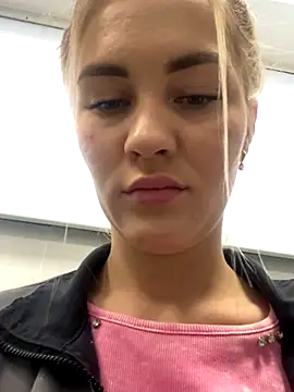 Snapshot of DreamGirl-777 chatting on December 4, 7:28 am DreamGirl-777 online show from December 4, 7:28 am