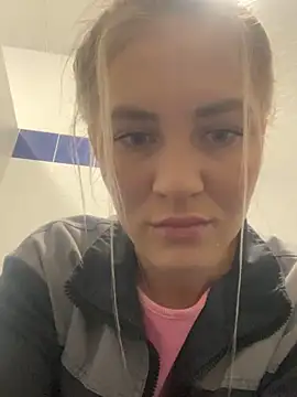 Snapshot of DreamGirl-777 chatting on December 4, 10:35 am DreamGirl-777 online show from December 4, 10:35 am