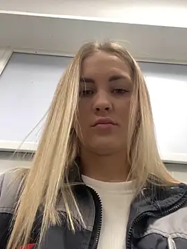 Snapshot of DreamGirl-777 chatting on December 5, 4:42 am DreamGirl-777 online show from December 5, 4:42 am