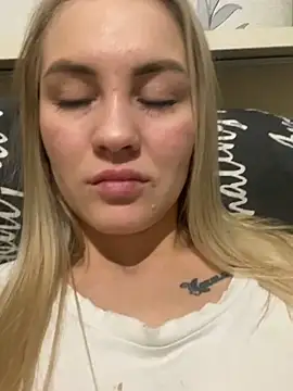 Snapshot of DreamGirl-777 chatting on December 6, 6:17 pm DreamGirl-777 online show from December 6, 6:17 pm