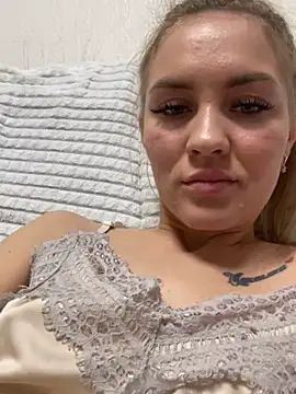 Snapshot of DreamGirl-777 chatting on December 7, 3:30 pm DreamGirl-777 online show from December 7, 3:30 pm