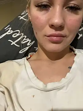 Snapshot of DreamGirl-777 chatting on December 8, 8:15 pm DreamGirl-777 online show from December 8, 8:15 pm