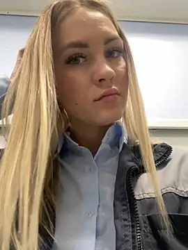 Snapshot of DreamGirl-777 chatting on December 10, 4:45 am DreamGirl-777 online show from December 10, 4:45 am