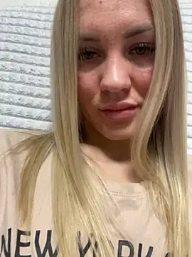 Snapshot of DreamGirl-777 chatting on December 16, 8:52 am DreamGirl-777 online show from December 16, 8:52 am