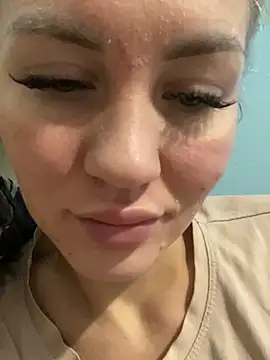 Snapshot of DreamGirl-777 chatting on December 17, 6:45 am DreamGirl-777 online show from December 17, 6:45 am