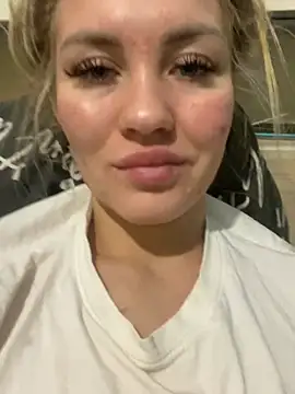 Snapshot of DreamGirl-777 chatting on December 19, 2:45 am DreamGirl-777 online show from December 19, 2:45 am