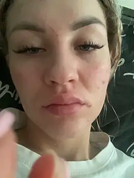 Snapshot of DreamGirl-777 chatting on December 19, 8:23 am DreamGirl-777 online show from December 19, 8:23 am