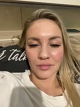 Snapshot of DreamGirl-777 chatting on December 19, 4:57 pm DreamGirl-777 online show from December 19, 4:57 pm