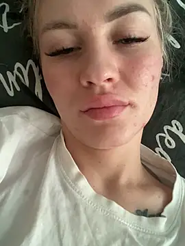 Snapshot of DreamGirl-777 chatting on December 20, 8:49 am DreamGirl-777 online show from December 20, 8:49 am