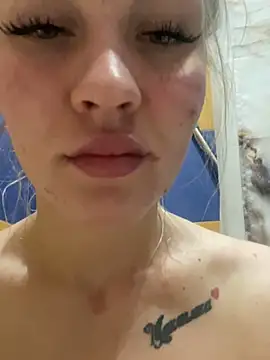 Snapshot of DreamGirl-777 chatting on December 20, 6:45 pm DreamGirl-777 online show from December 20, 6:45 pm