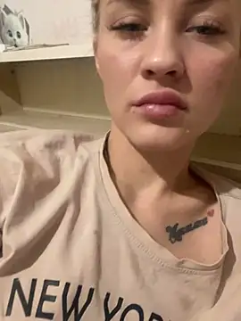 Snapshot of DreamGirl-777 chatting on January 2, 2:46 pm DreamGirl-777 online show from January 2, 2:46 pm