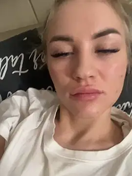 Snapshot of DreamGirl-777 chatting on January 19, 10:06 am DreamGirl-777 online show from January 19, 10:06 am