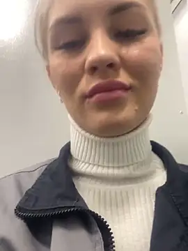 Snapshot of DreamGirl-777 chatting on January 21, 3:59 am DreamGirl-777 online show from January 21, 3:59 am