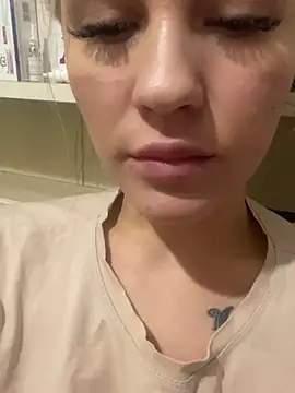 Snapshot of DreamGirl-777 chatting on January 21, 1:00 pm DreamGirl-777 online show from January 21, 1:00 pm